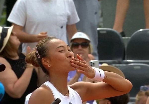 泛策略 郑钦文罗马首场状态爆棚, 赛点局更是技惊四座, 郑女王终于回来了