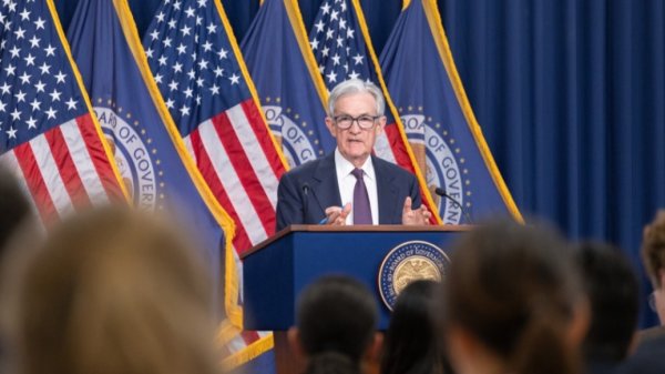 盈丰财富 美联储主席：供应冲击或更频繁，将重新评估货币政策方法中的通胀和就业因素